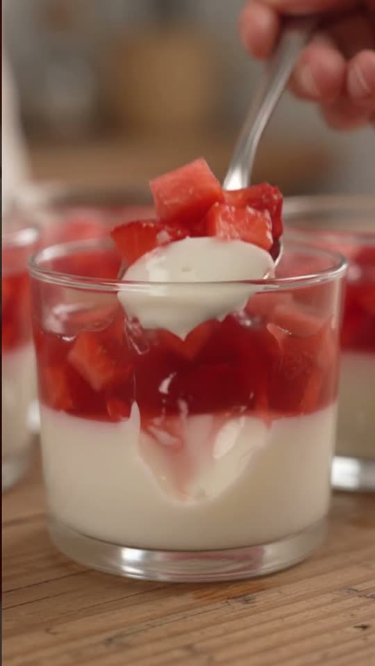 Simple Fruit Jelly Yogurt Cups